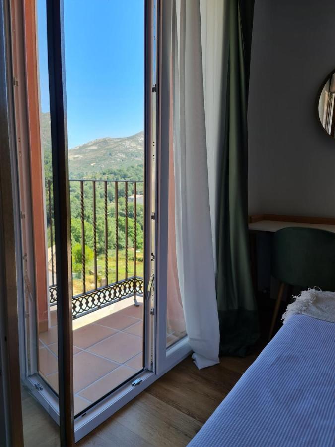 Hotel Camino De Las Estrellas Serranillos Exteriör bild
