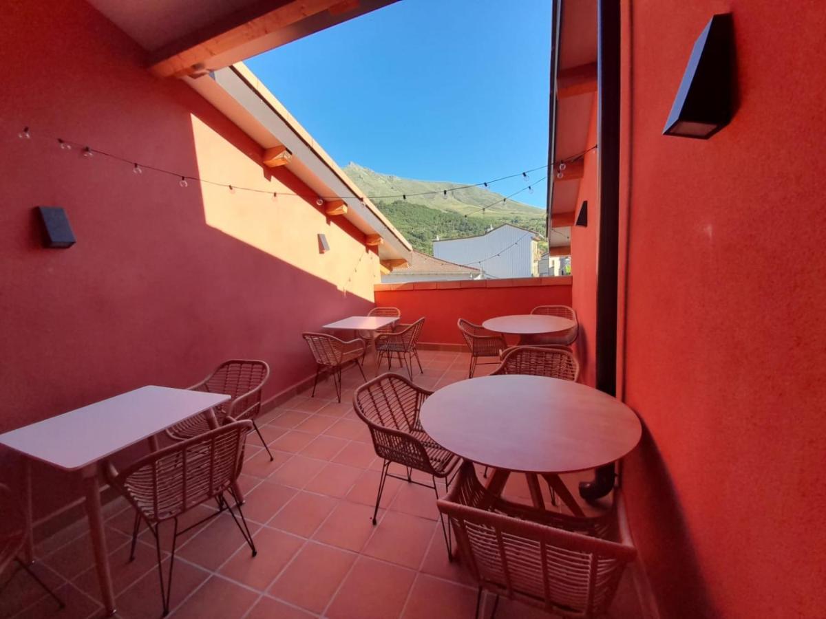 Hotel Camino De Las Estrellas Serranillos Exteriör bild